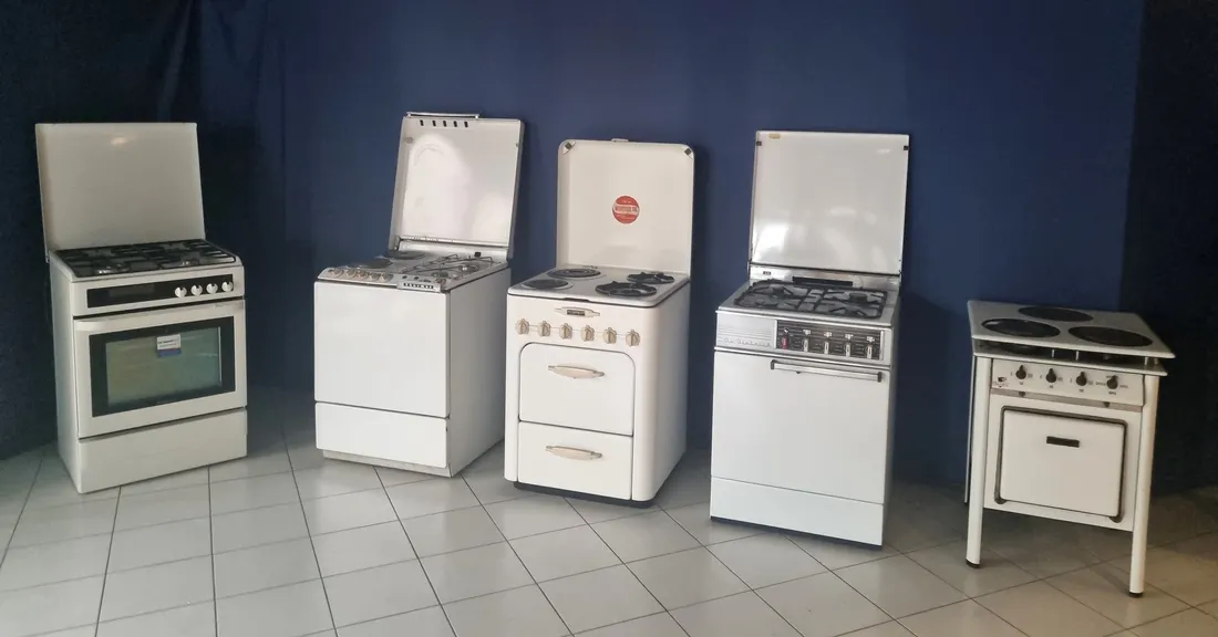 Les éléments en vente provenaient de la salle d'exposition du site de production de Saint-Ouen.