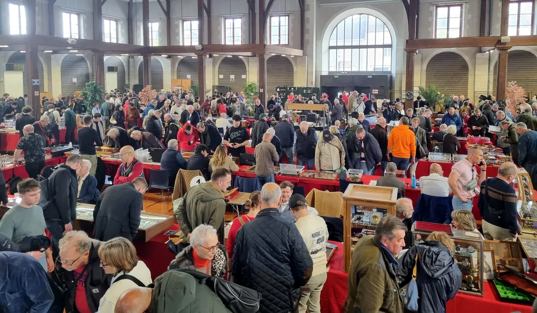 Des centaines de visiteurs sous la halle de Mer ce week-end.