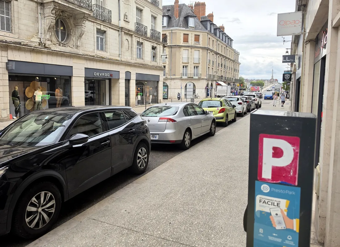 Le maire de Blois soutient que le stationnement n'est pas un problème dans le centre-ville.