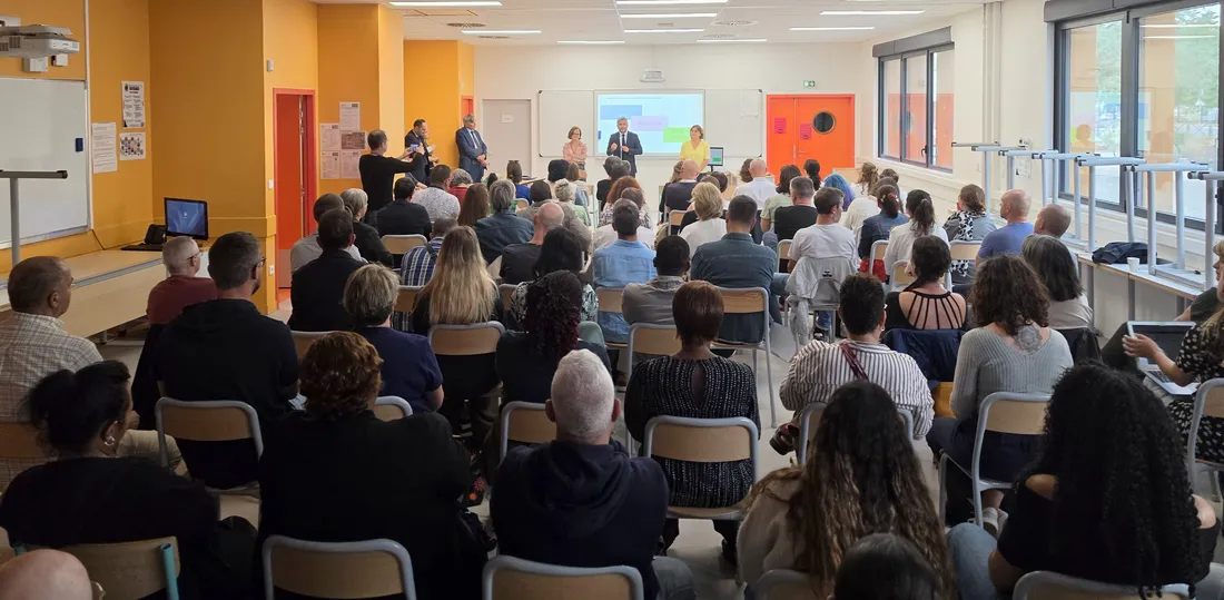 Les 70 enseignants du collège ont été accueilli par le recteur de l'académie Orléans Tours.