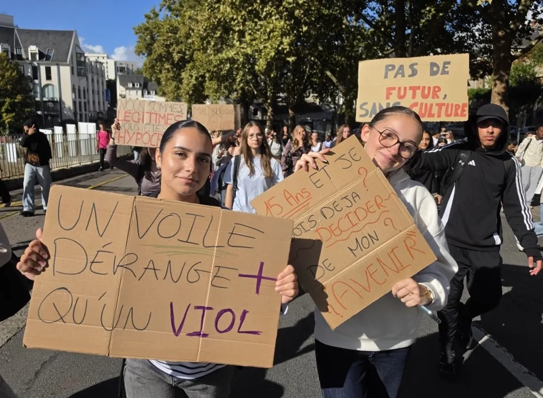 Tessa et Lola, en seconde générale au lycée Robert Badinter de Blois.
