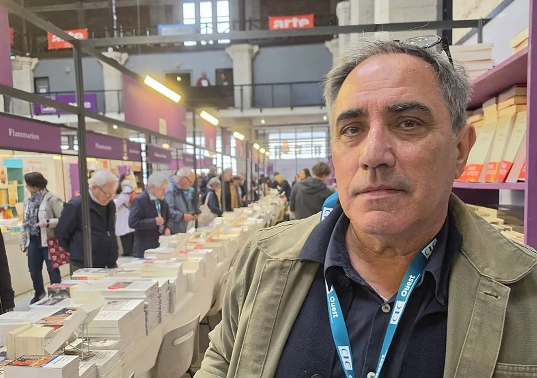 Joël Hafkin est le gérant de la librairie "La Boîte à livres" à Tours.