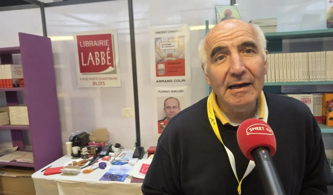 Libraire historique de Blois, Olivier Labbé vient tout juste de céder sa librairie indépendante.