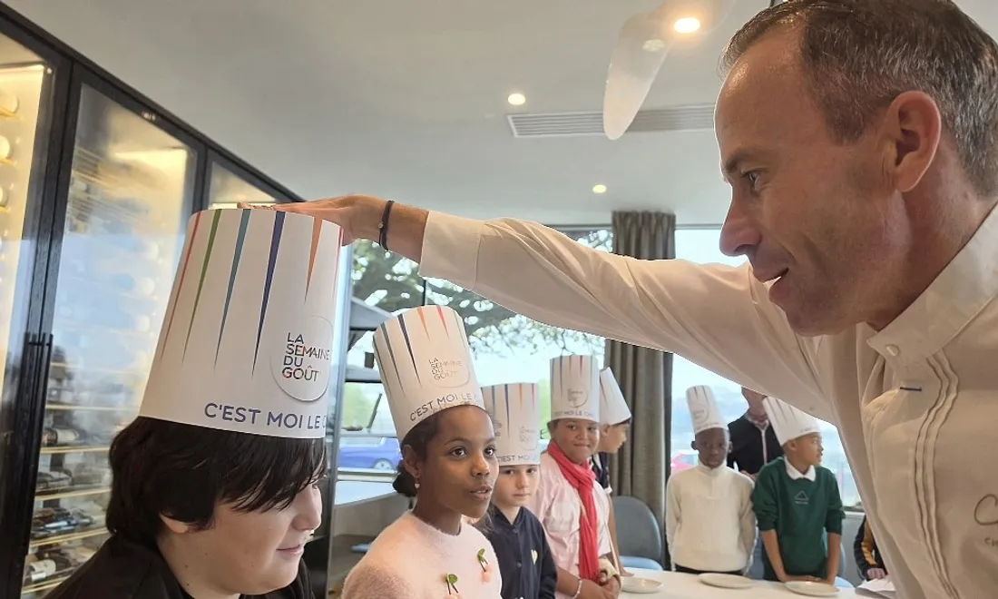 Un moment d'échange entre un chef reconnu et des écoliers gourmands !
