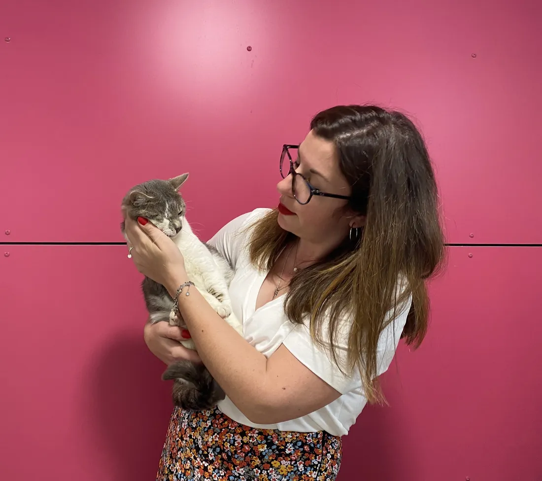 Une bénévole du refuge SPA de Verson