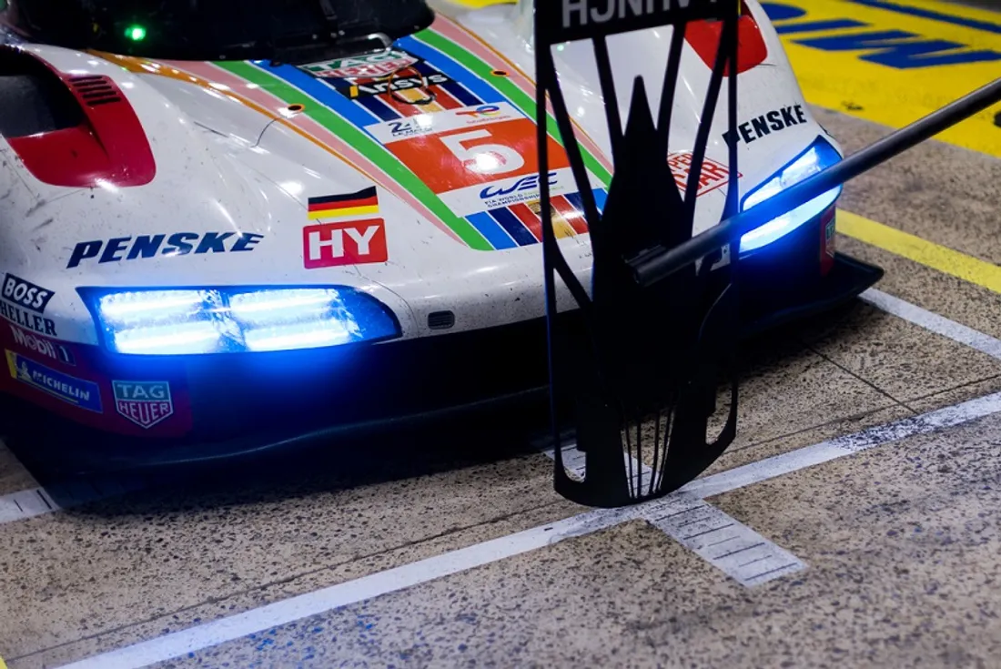 La Porsche numéro 5, au stand