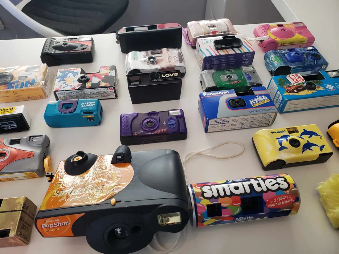 Quelques appareils photos jetables de Christophe Duchesne