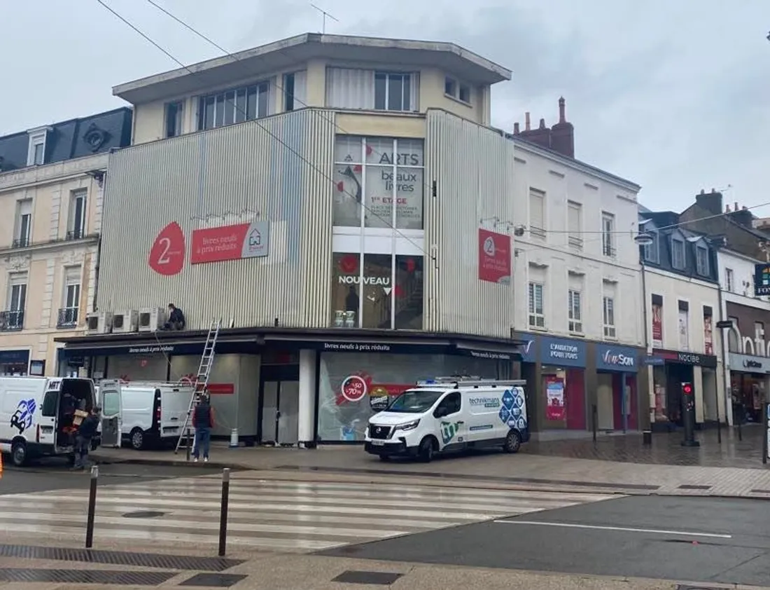 Travaux en cours à l'extrémité de la rue des Minimes