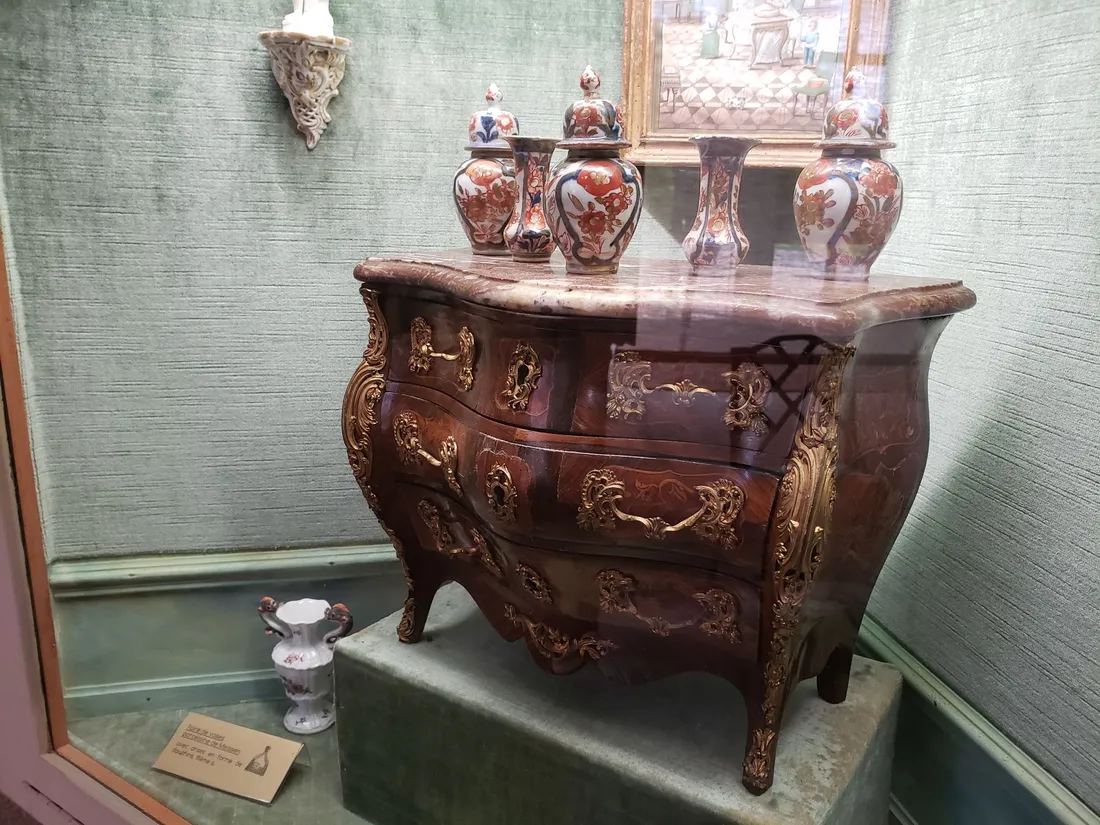 Une belle commode à voir au musée de Vendeuvre