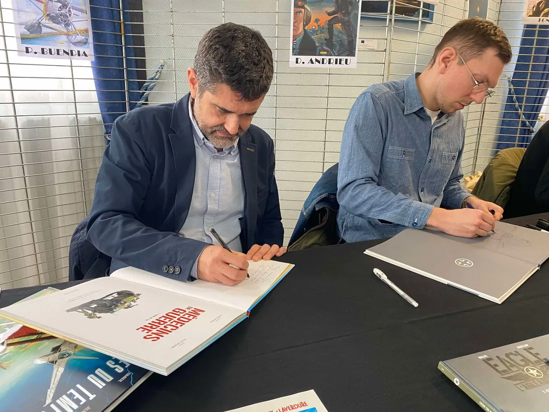 Les dédicaces n'ont pas tardé à s'enchaîner, ici avec Patrice Buendia