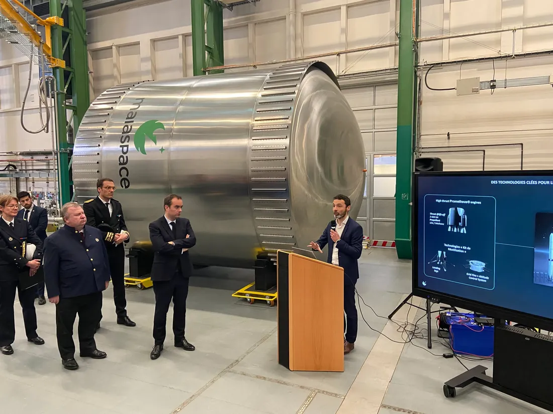 Sébastien Lecornu en dédicace à Saint-Marcel