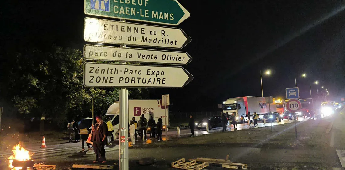 Bloquons tout : le rond-point des Vaches bloqué 