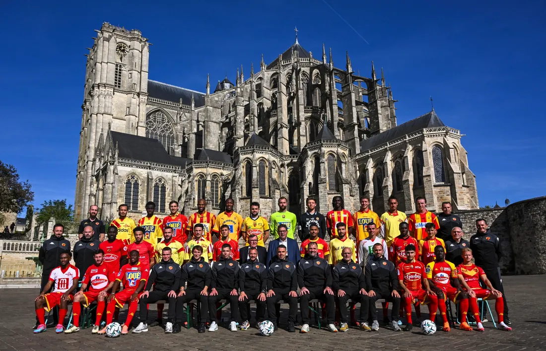 Le Mans FC : Le photo officielle avec les maillots d'époque