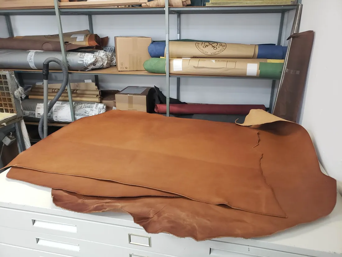 Une peau tannée prête à être travaillée