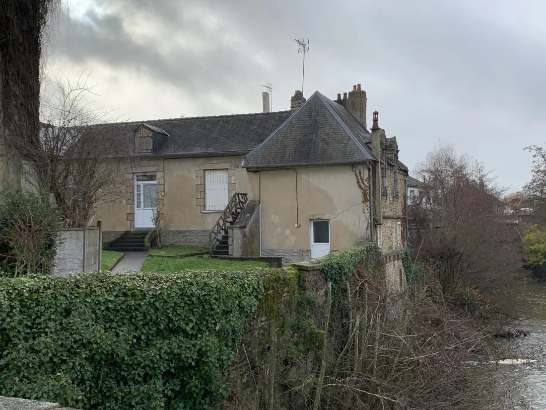 Une partie du mur menace de s'effondrer après un affaissement de terrain à Alençon