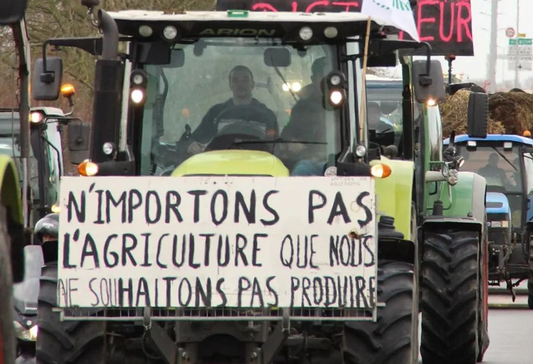 En tracteur sur la rocade du Mans