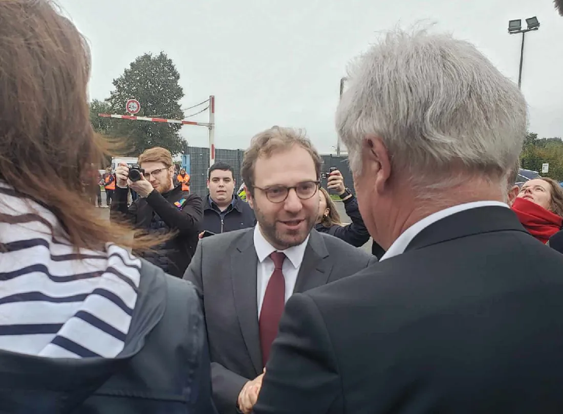 Antoine Armand chez Sanofi à Lisieux ce lundi 14 octobre