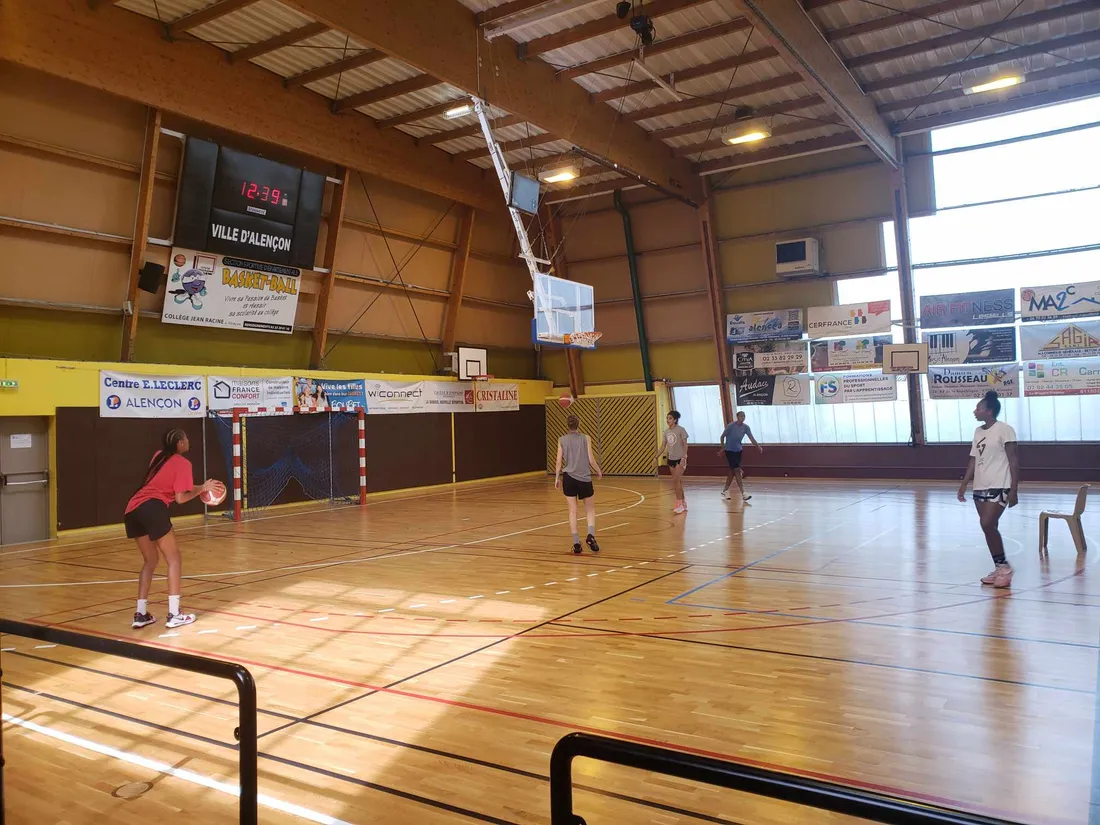 Les basketteuses alençonnaises à l'entraînement
