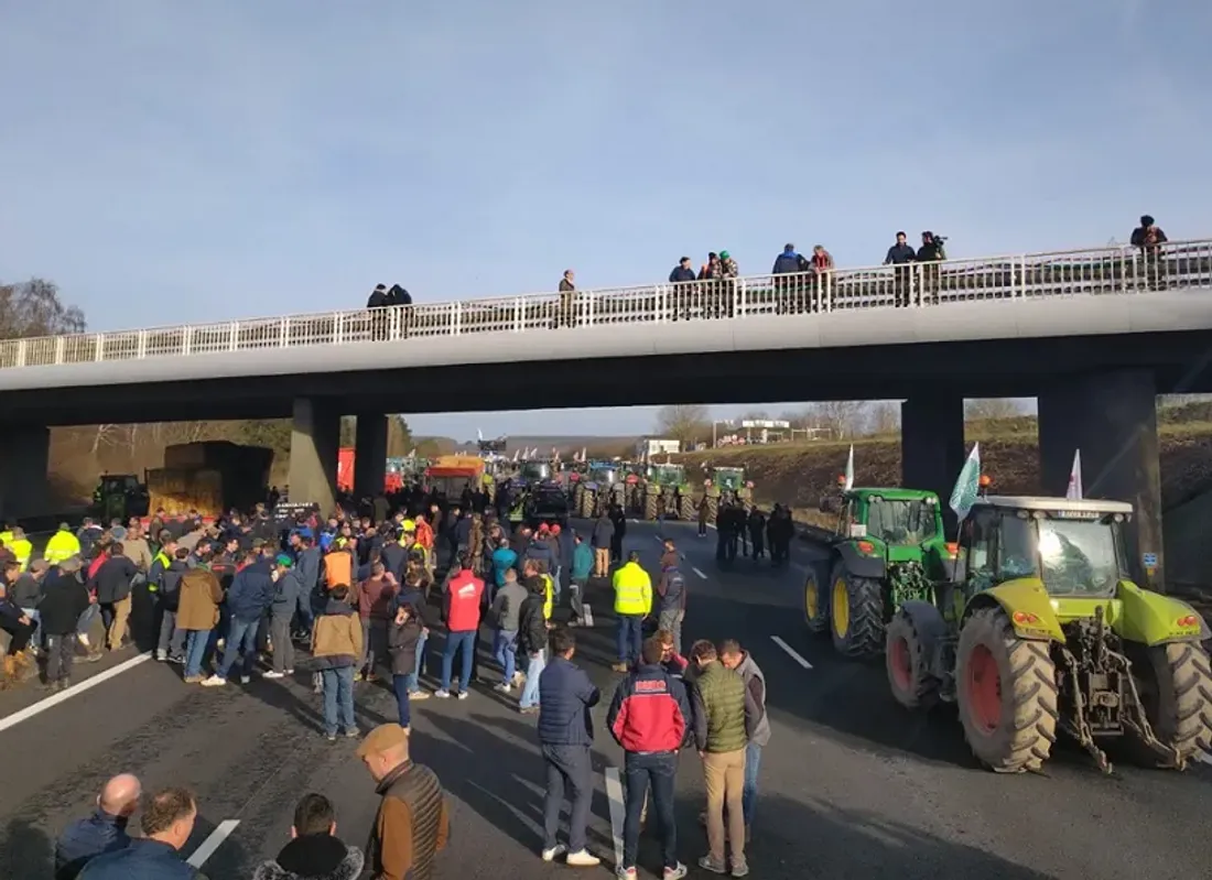 Blocage de l'A10 par les agriculteurs