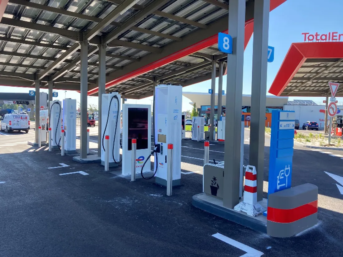 Sur l'A11 en Sarthe, des bornes de recharge électrique "haute puissance"