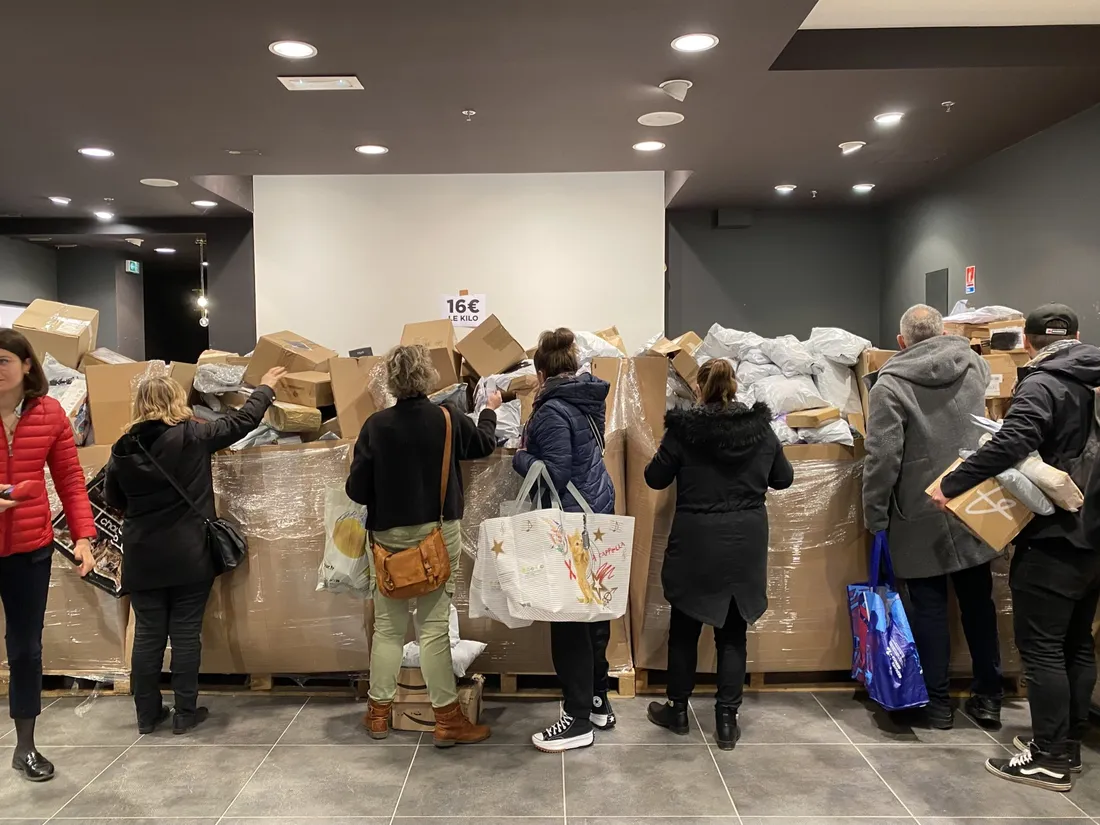 Caen vente de colis perdus