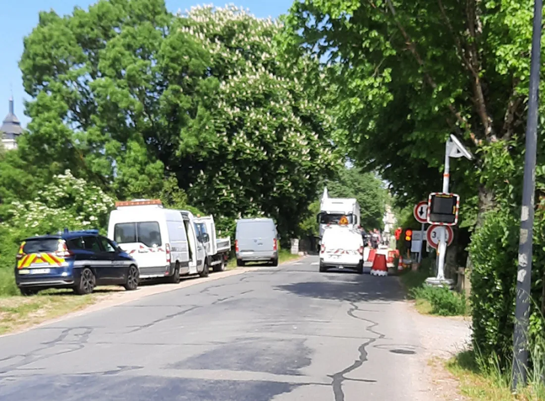 Camion bloqué à Luché-Pringé