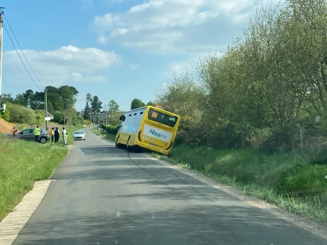 Un autocar du réseau "Aleop" s'est retrouvé dans le fossé