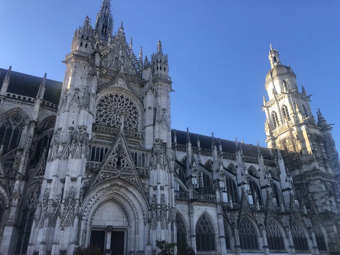 Un exercice incendie de grande envergure dans la cathédrale d’Évreux 