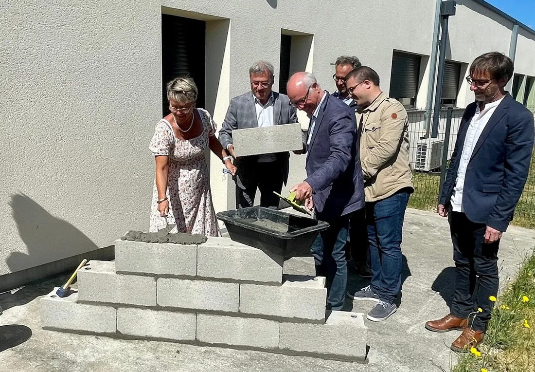 A Vierzon, on pose la première pierre d'une extension pour le centre de santé