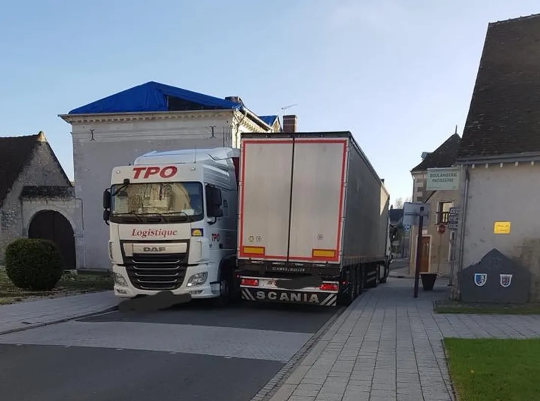 A Chémery, les camions se croisent tout juste