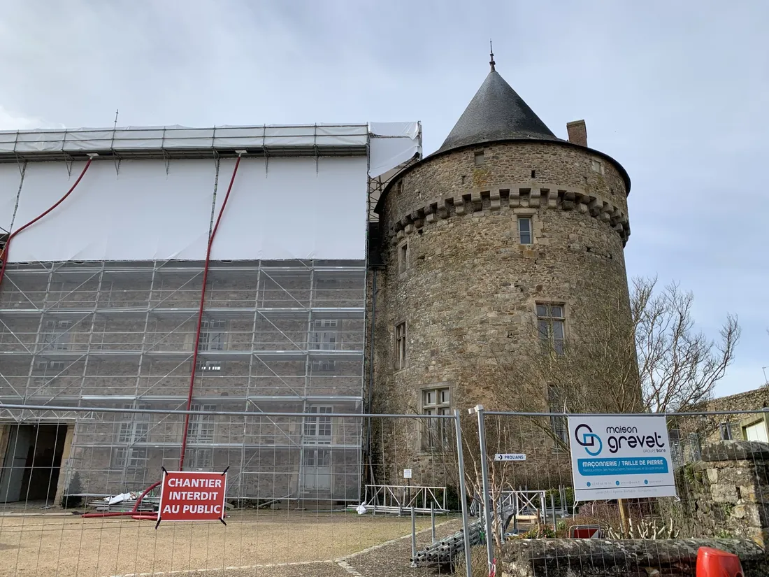 Le couple s'était rencontré sur les bancs de l'école du château de Sillé-le-Guillaume.