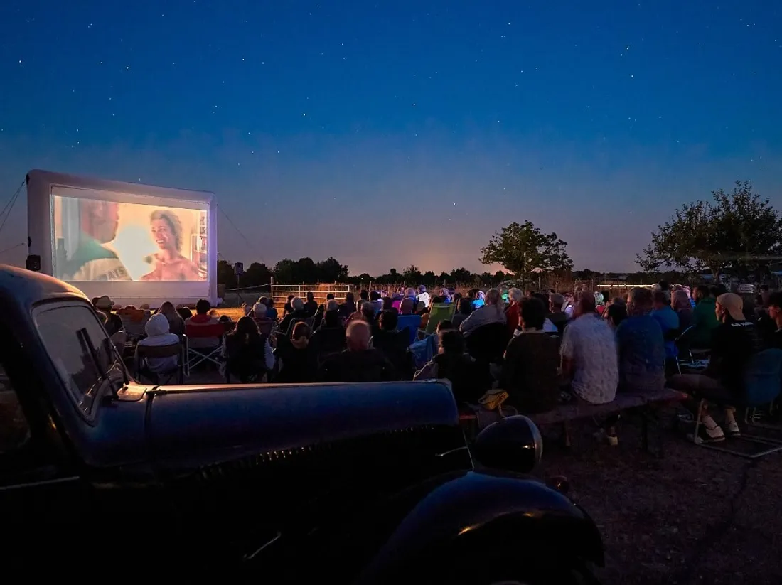 A Montaillé, lors d'une projection en plein-air assurée par le cinéma "Zoom"