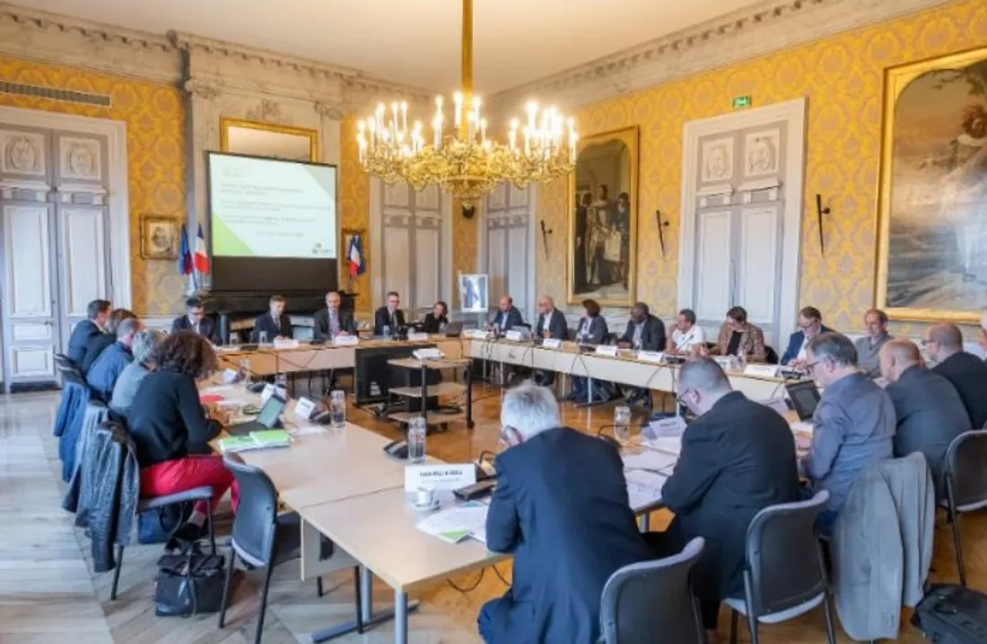 Réunion du comité pour déterminer le lieu d'implantation