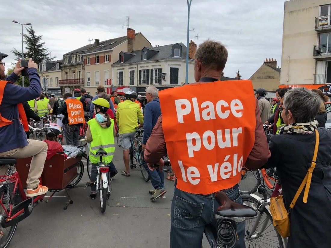 Cyclamaine manifester au Mans pour de nouveaux aménagements cyclables 