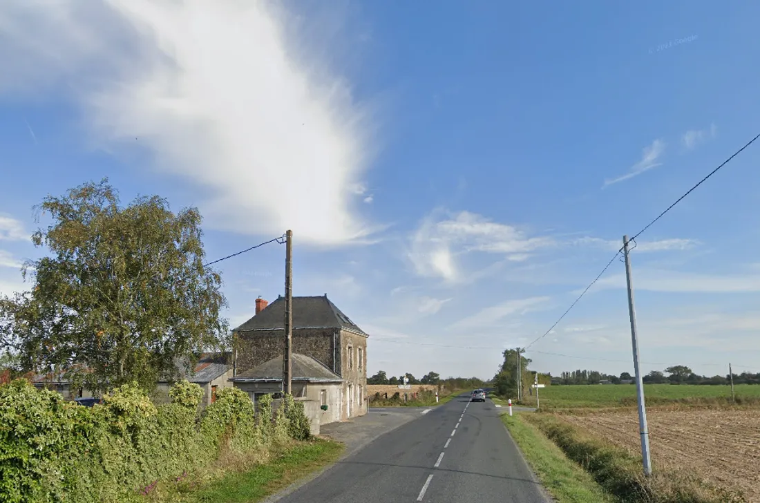 La D114, près de Château-Gontier