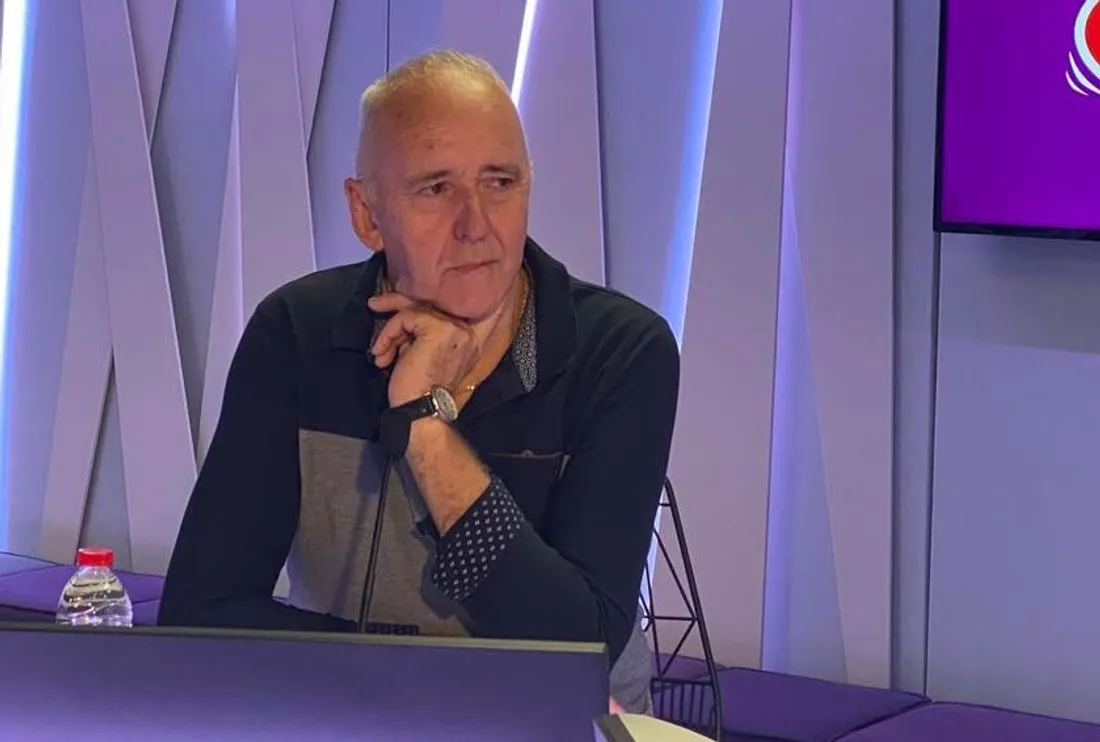 Dany Leprince dans le grand studio de Sweet FM en novembre 2022