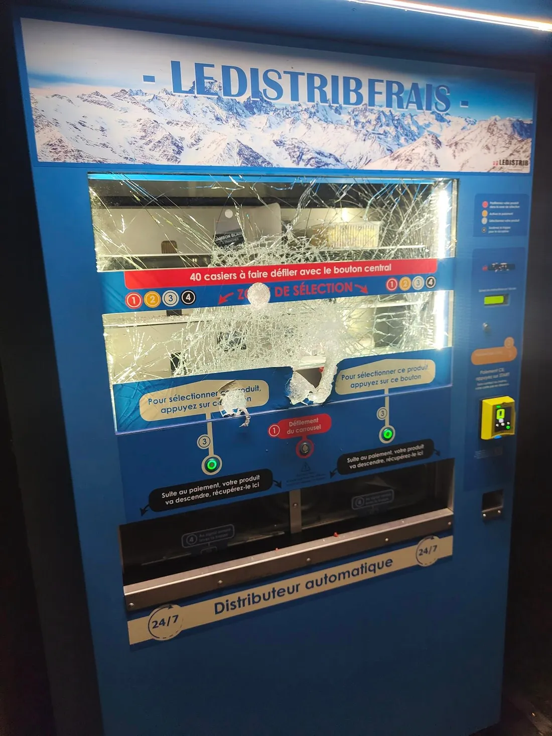 A Fresnay-sur-Sarthe, le distributeur de la boucherie Durand a été vandalisé.