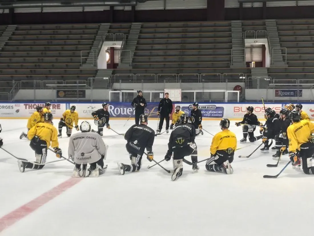 Les Dragons réunis à l'issue de l'entrainement 