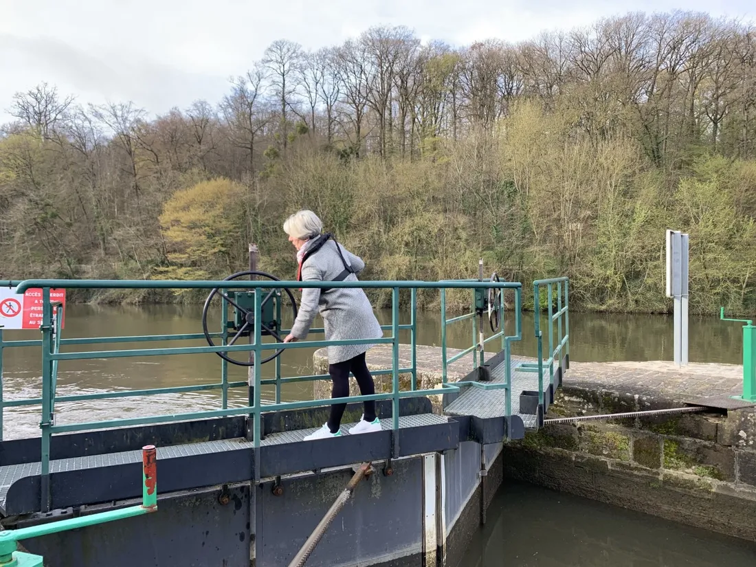 En Sarthe, Annie-Claude Goyceta est la troisième génération d'éclusière à Chaoué.