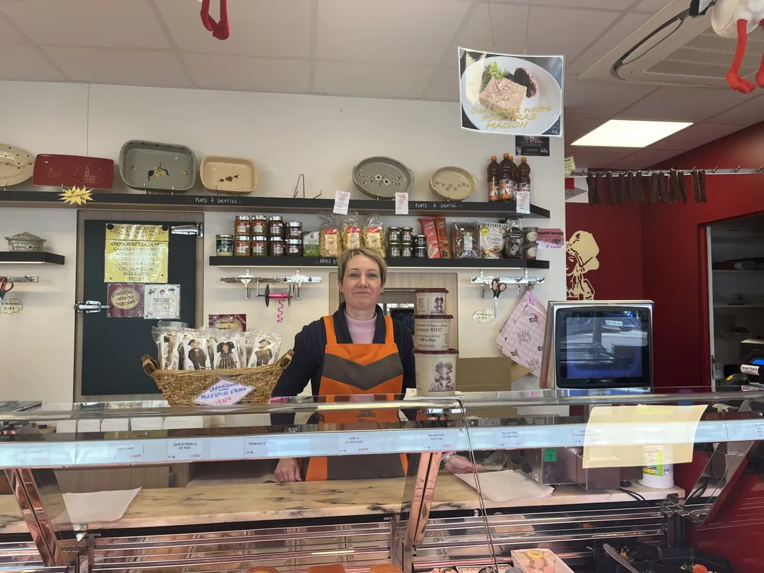 Emilie Goupille, gérante de la charcuterie Wiest, au Mans, décroche la médaille d'or.