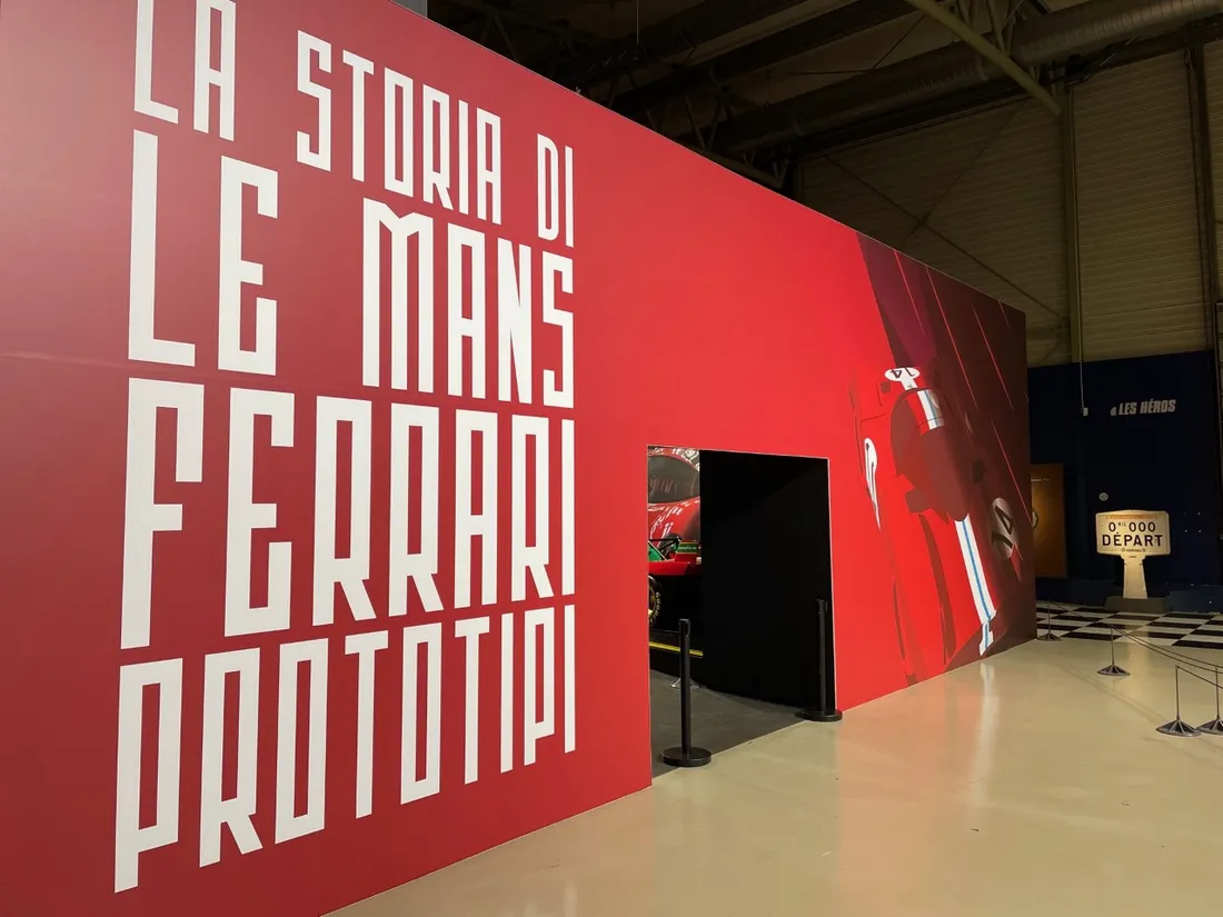 Entrée de l'exposition Ferrari