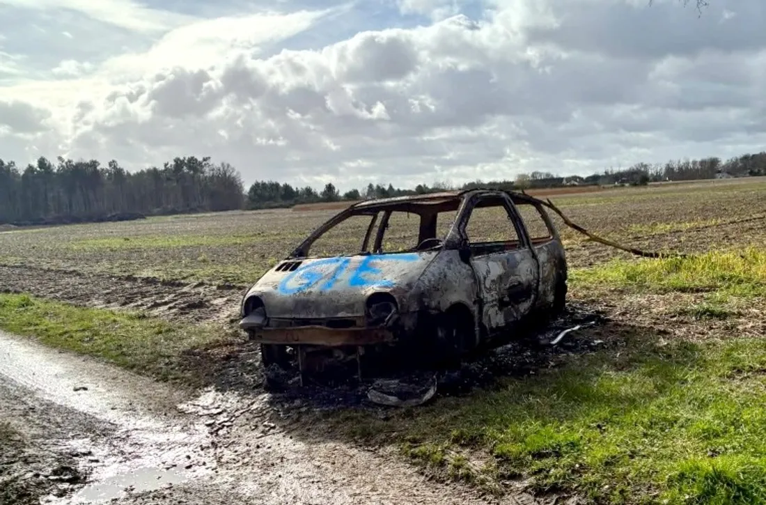 La voiture a été retrouvée incendiée ce jeudi 12 février à Châtillon-sur-Cher.
