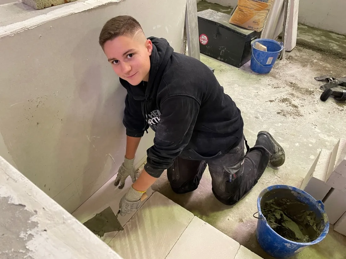 Eva est apprentie carreleuse au BTP-CFA de la Sarthe