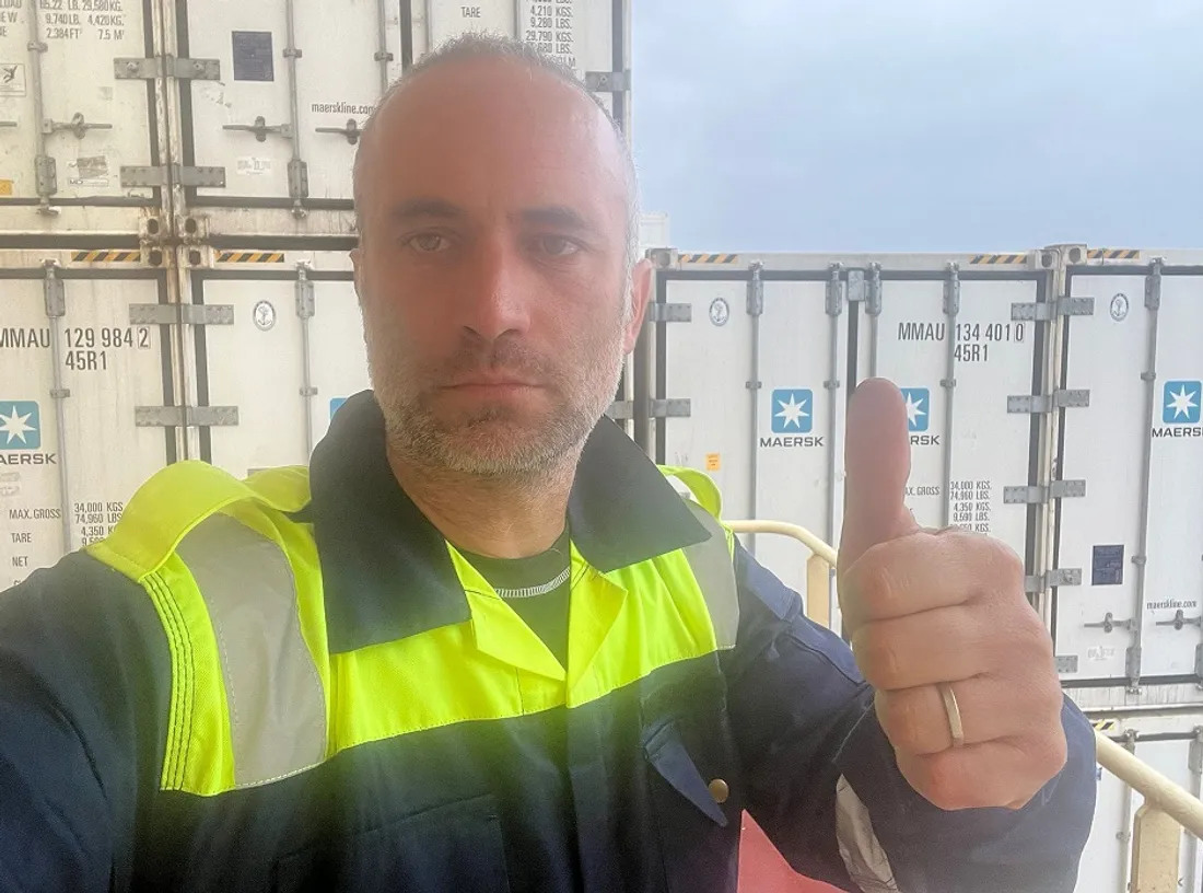 Fabrice Amedeo sur le navire cargo qui l'a secouru