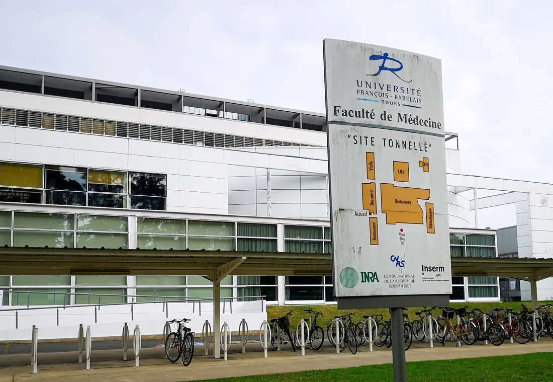 Seize étudiants en médecine sont sous le coup d'une expulsion temporaire pour actes de bizutage.