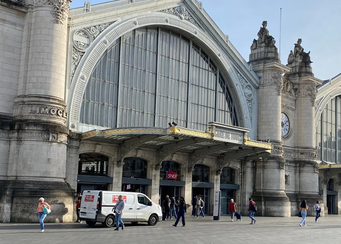 A Tours, la gare. Pas vilaine, la façade, hein ?