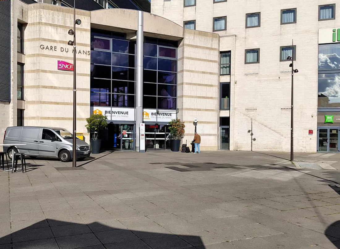 Au Mans, la gare, côté sud