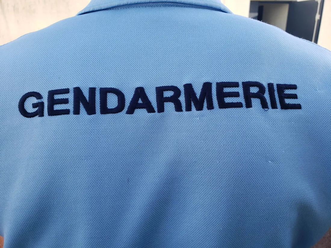 gendarme de dos