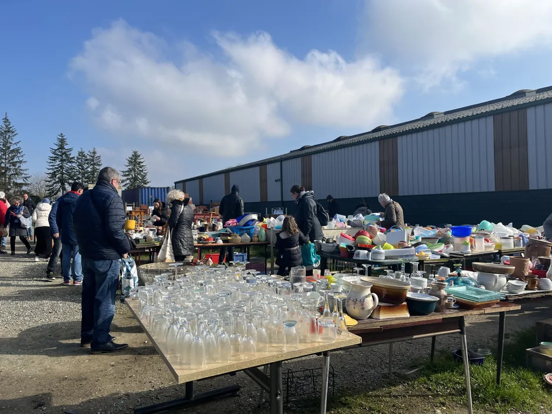 Plusieurs milliers de personnes sont venus chiner à la grande vente de printemps d'Emmaüs.