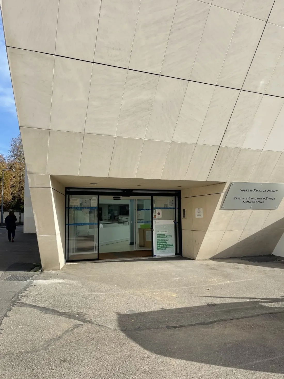 Eure : une cycliste tuée par un automobiliste, un appel à témoin lancé pour retrouver la victime  